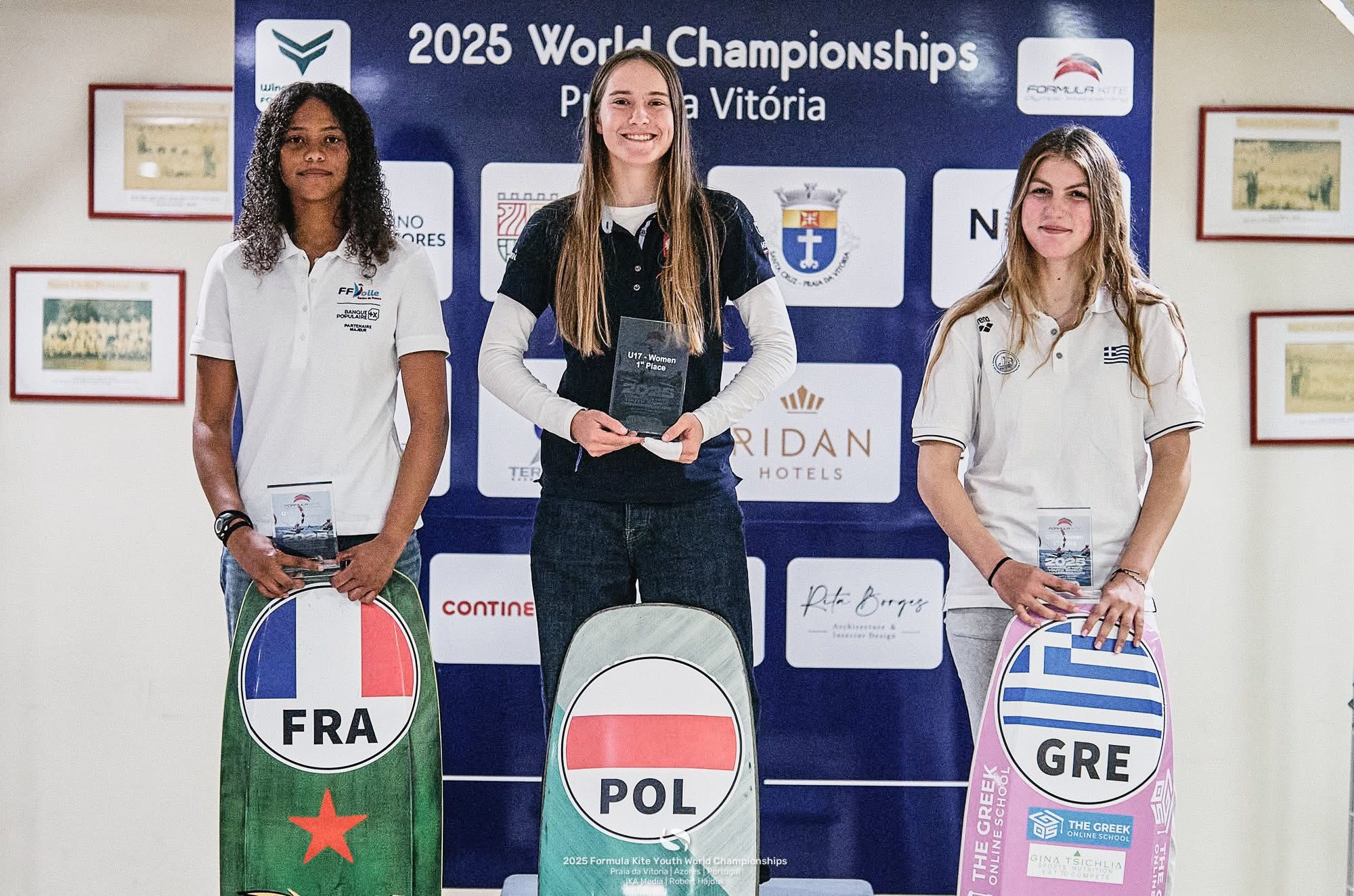 Reprezentantki Sopockiego Klubu Żeglarskiego z medalem w Młodzieżowych Mistrzostwach Świata w klasie Formula Kite